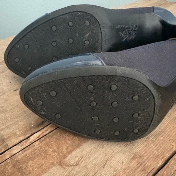 Life Stride Blue Heels with Patent Leather Toe - Picture 4 of 4